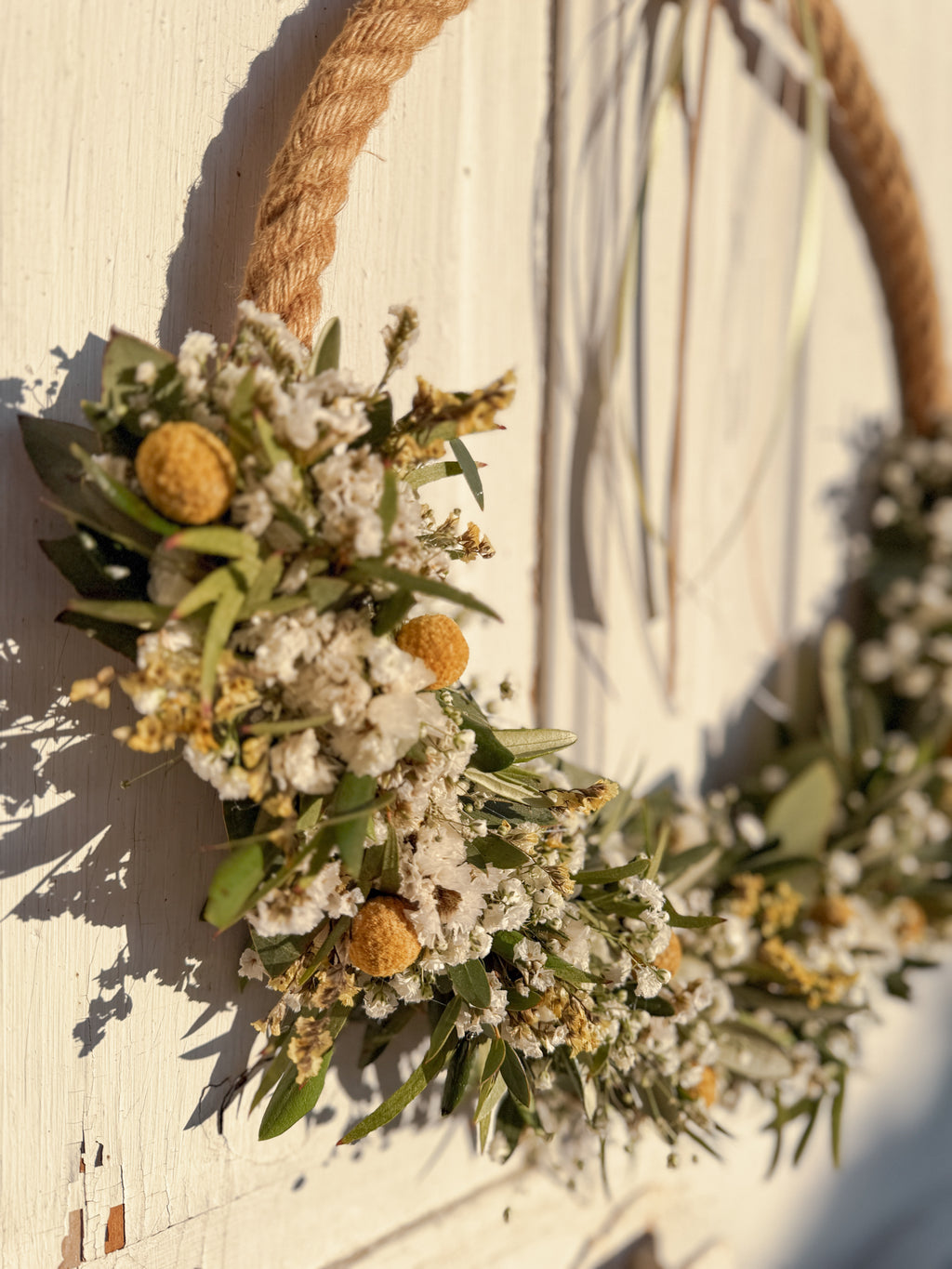 Jutering mit Eukalyptus, Olive und Schleierkraut