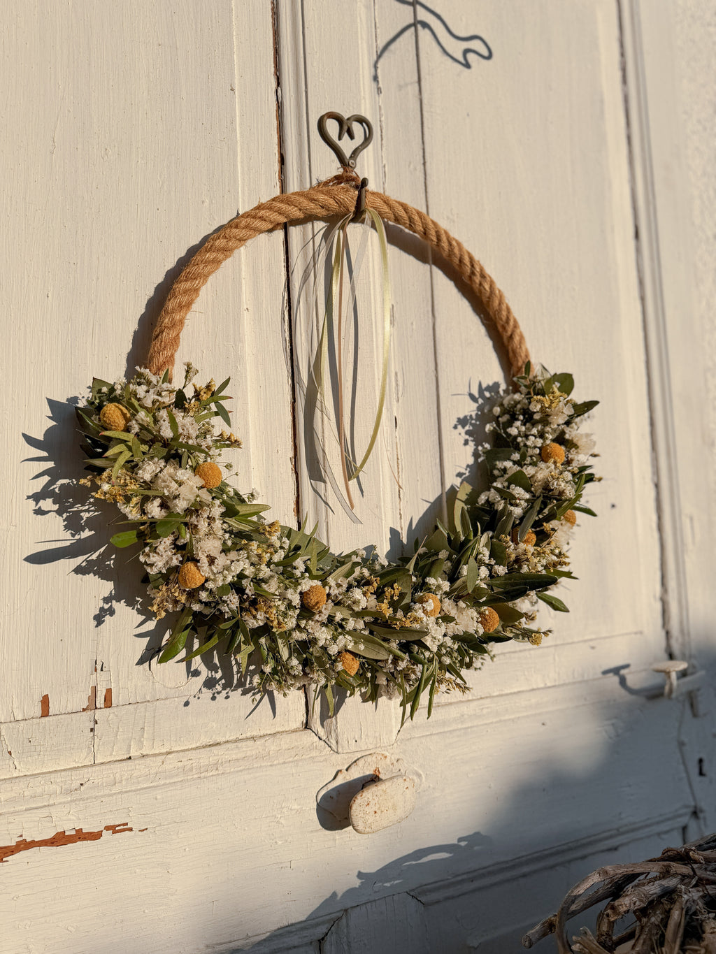 Jutering mit Eukalyptus, Olive und Schleierkraut