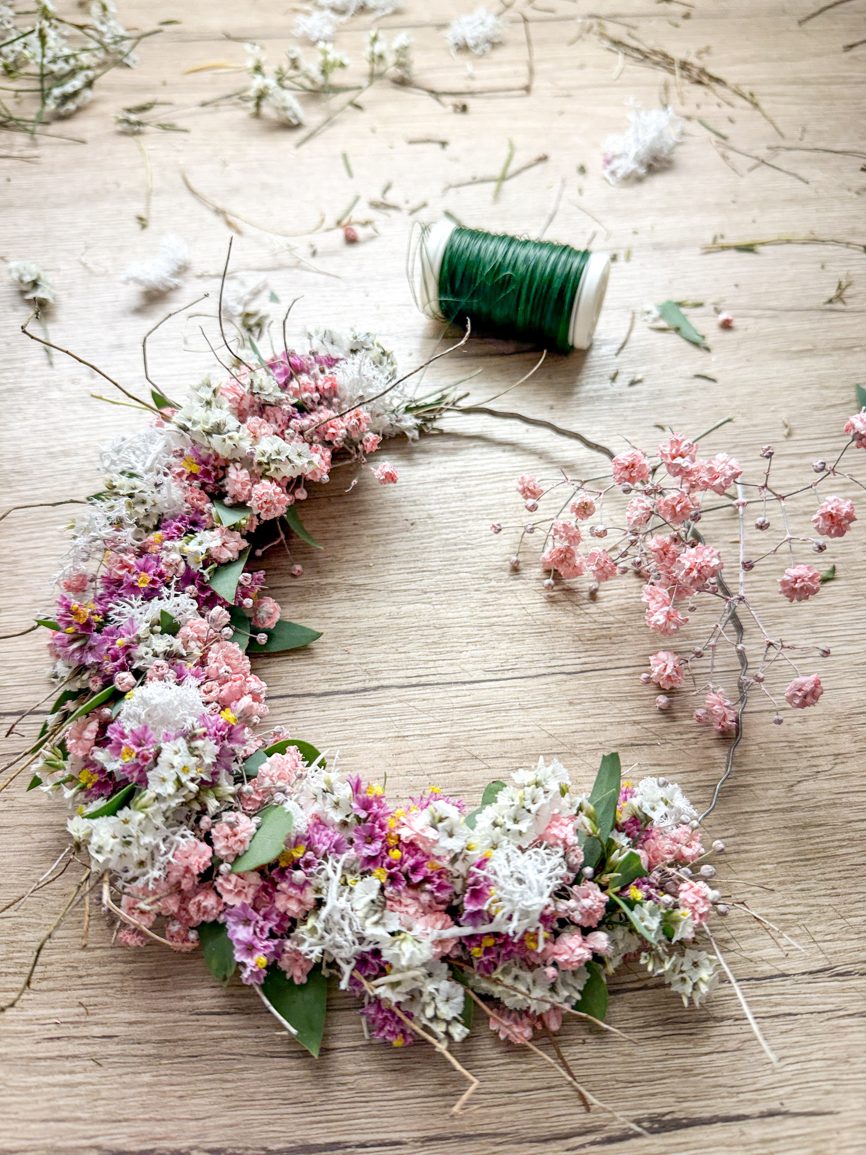 Handgefertigter FlowerLoop mit langlebigen Naturmaterialien