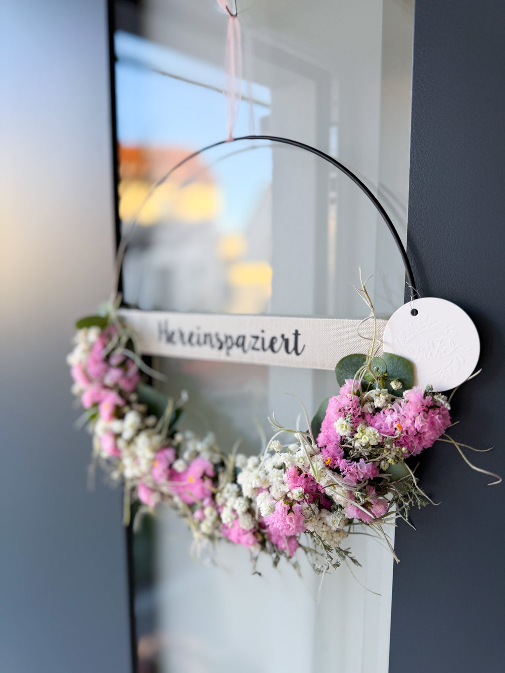 FlowerLoop Hereinspaziert an Haustür dekoriert