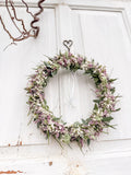 1/1 Flowerloop »Pink Spring« – Metallring komplett gebunden mit Eukalyptus, rosa Strandflieder, Schleierkraut, Heidelbeergrün und Islandmoos in Salbeigrün