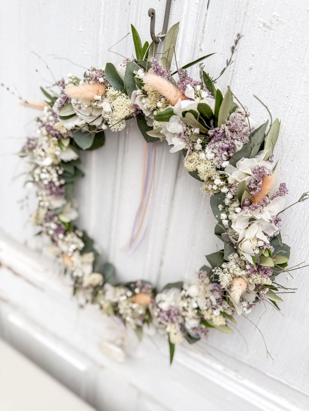 Voll gebundener Flowerloop »Leise Blüten« mit Olive und Eukalyptus