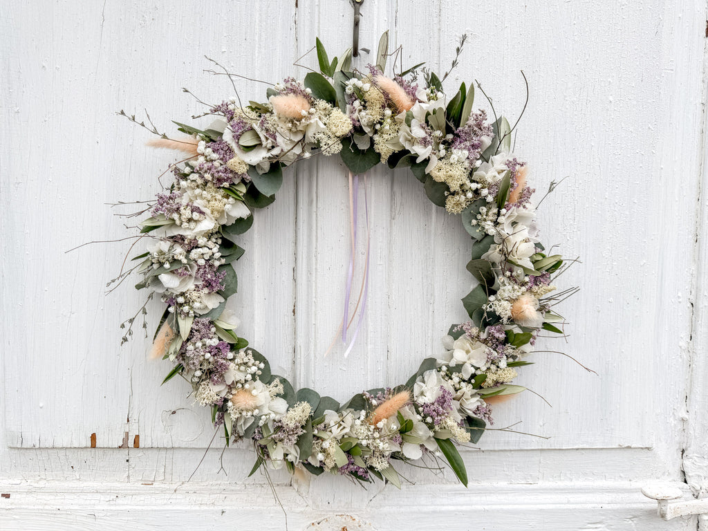 Querformat Blumenring in Rosé und Grün als Wanddekoration im Skandi-Stil
