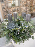 Handgebundener Adventskranz »Schwarzglanz« mit anthrazitfarbenen Stumpenkerzen, Tanne, Zypresse, Eukalyptus und Sukkulente