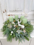 Adventskranz »Waldhirsch« mit Luftpflanze, grünen Kerzen, weißem Porzellanhirsch und Birkensternen