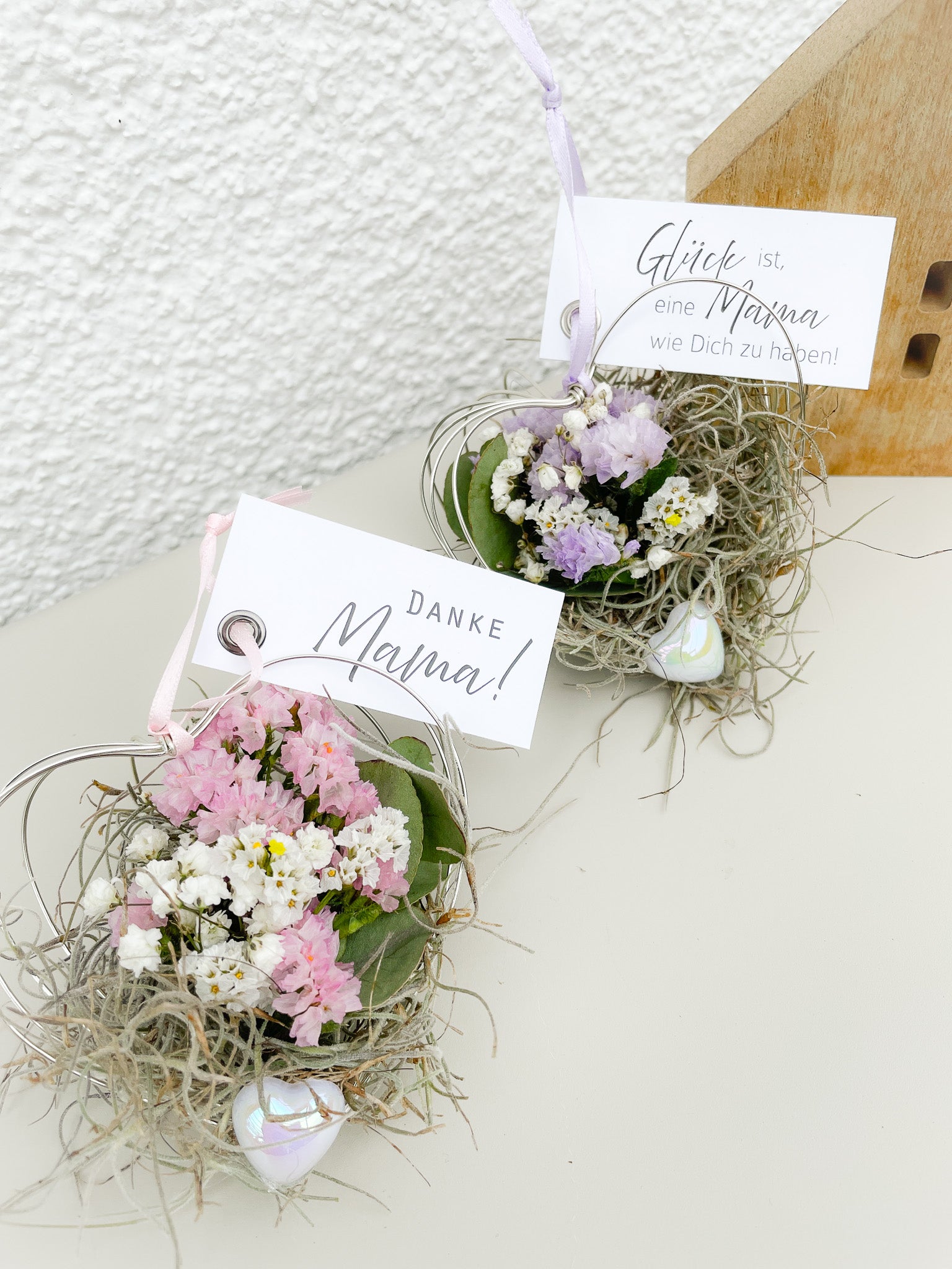 »Blütenherz« - handgeformt & mit frischen Blumen bestückt