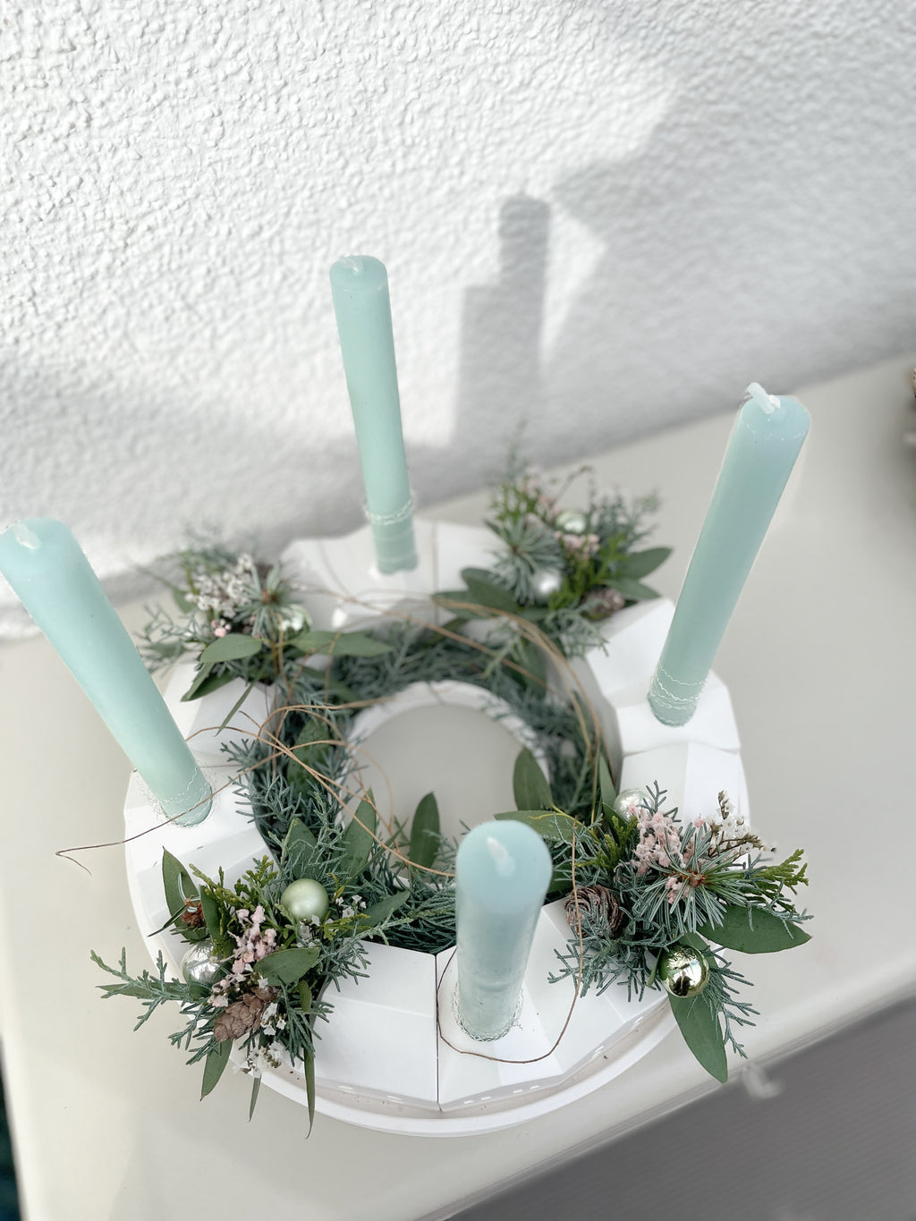 Runder Raysin-Unterteller mit Loch in der Mitte für wiederverwendbaren Adventskranz Winterdorf