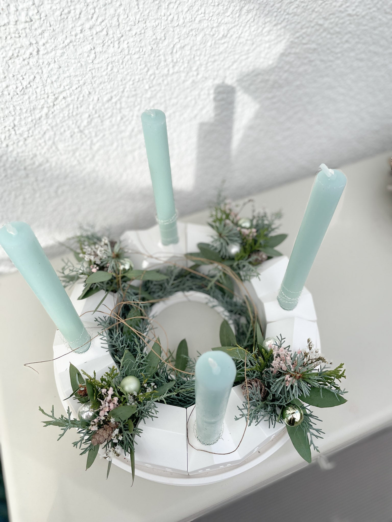 Runder Raysin-Unterteller mit Loch in der Mitte für wiederverwendbaren Adventskranz Winterdorf