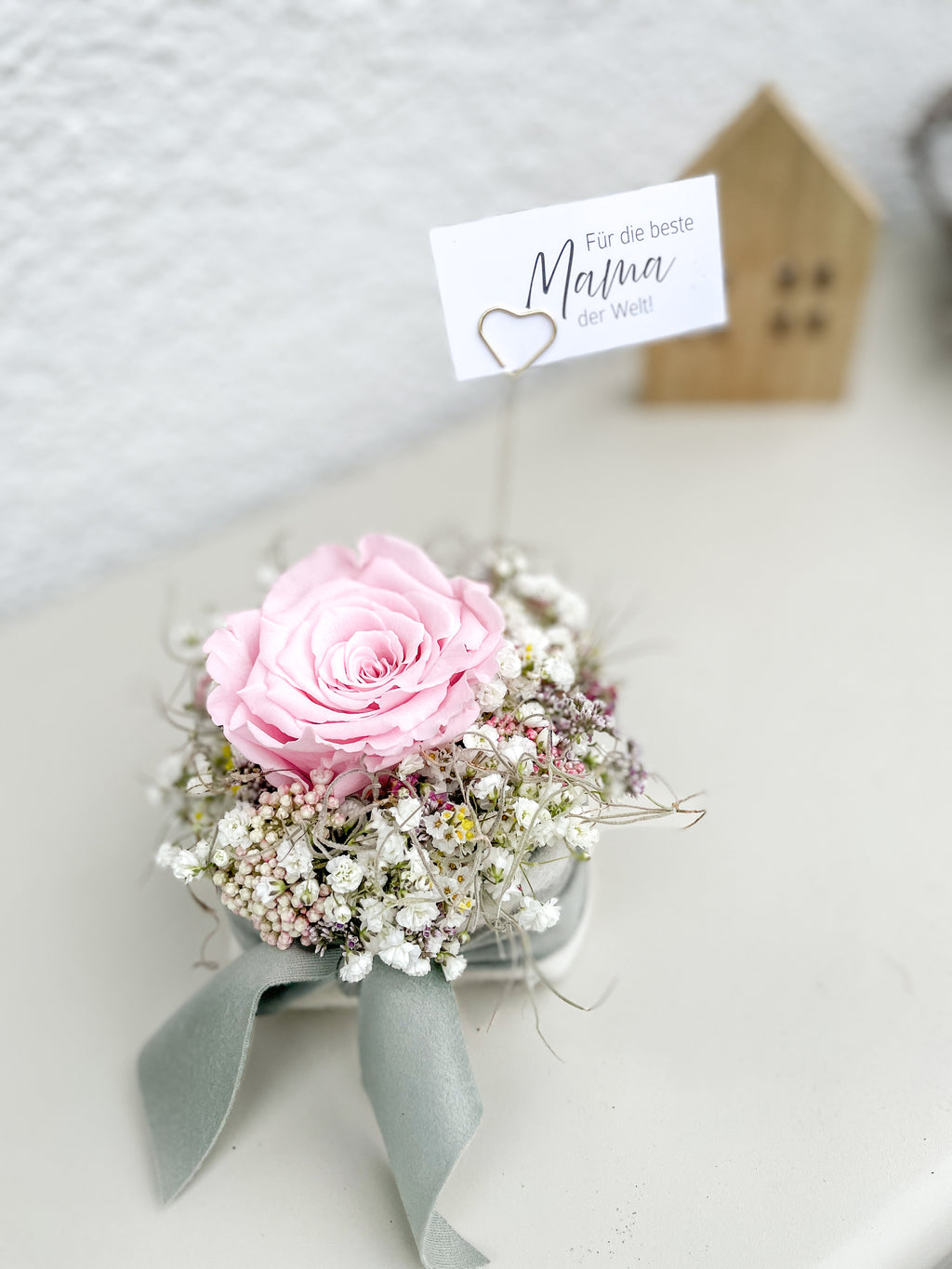 Handgemachtes Mini-Gesteck »Rosenglück« als liebevolles Geschenk zum Muttertag
