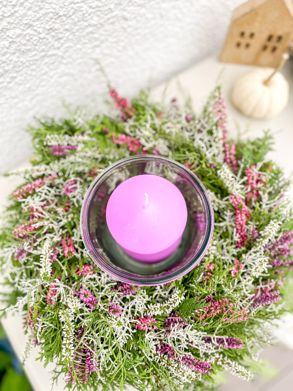 Herbstkranz »Heather Glow« – Thuja, Erika & Stacheldrahtkraut