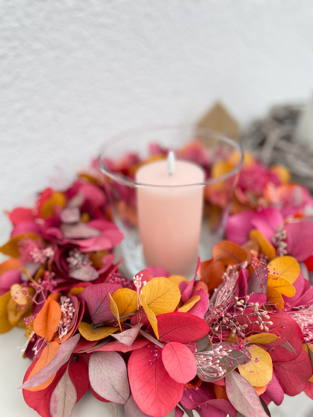 Herbstkranz »Blätterfeuerwerk« – Bunter Eukalyptus in Rot, Orange & Gelb