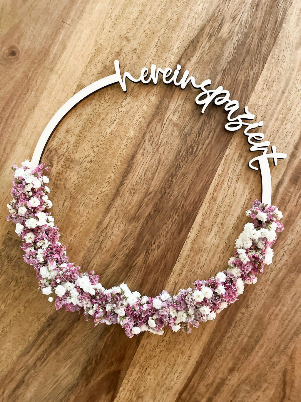 Holzloop »Hereinspaziert« – natürlicher Willkommensgruß mit frischen Blumen