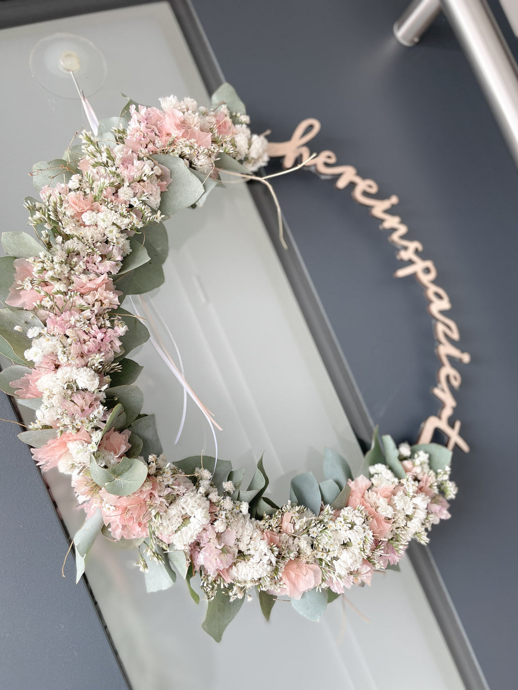 Holzloop »Hereinspaziert« – natürlicher Willkommensgruß mit frischen Blumen