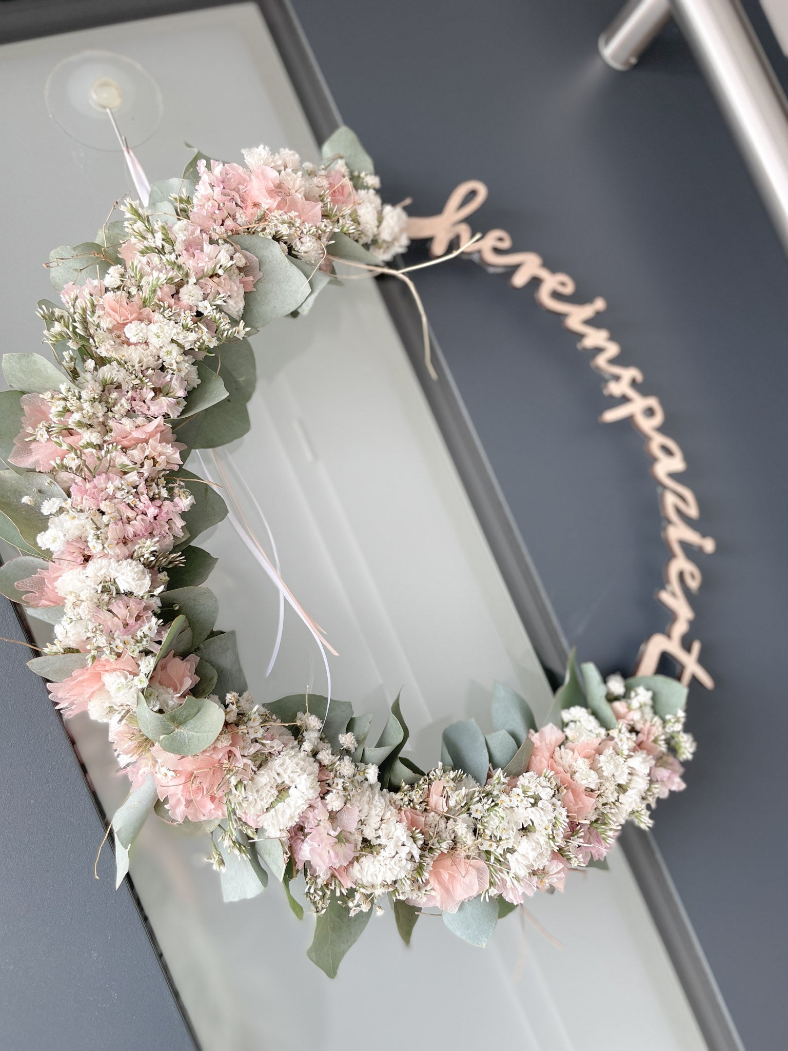 Holzloop »Hereinspaziert« – natürlicher Willkommensgruß mit frischen Blumen