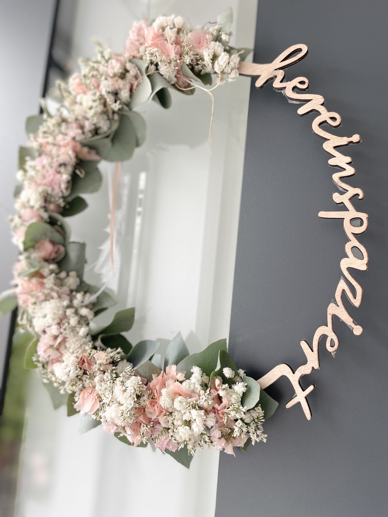 Holzloop »Hereinspaziert« – natürlicher Willkommensgruß mit frischen Blumen