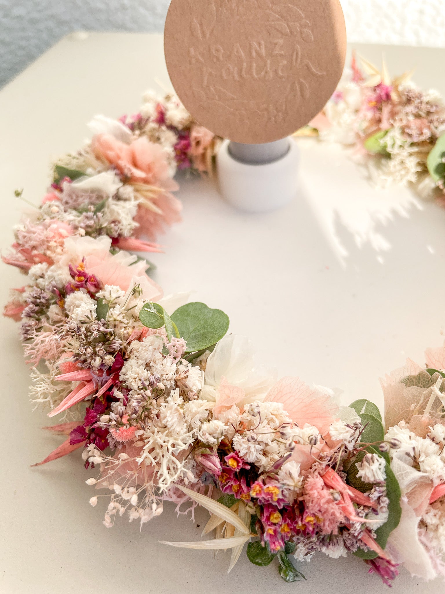 »Deko-Trio in Rosé«: Platte, Stabkerze & 1/1 Loop