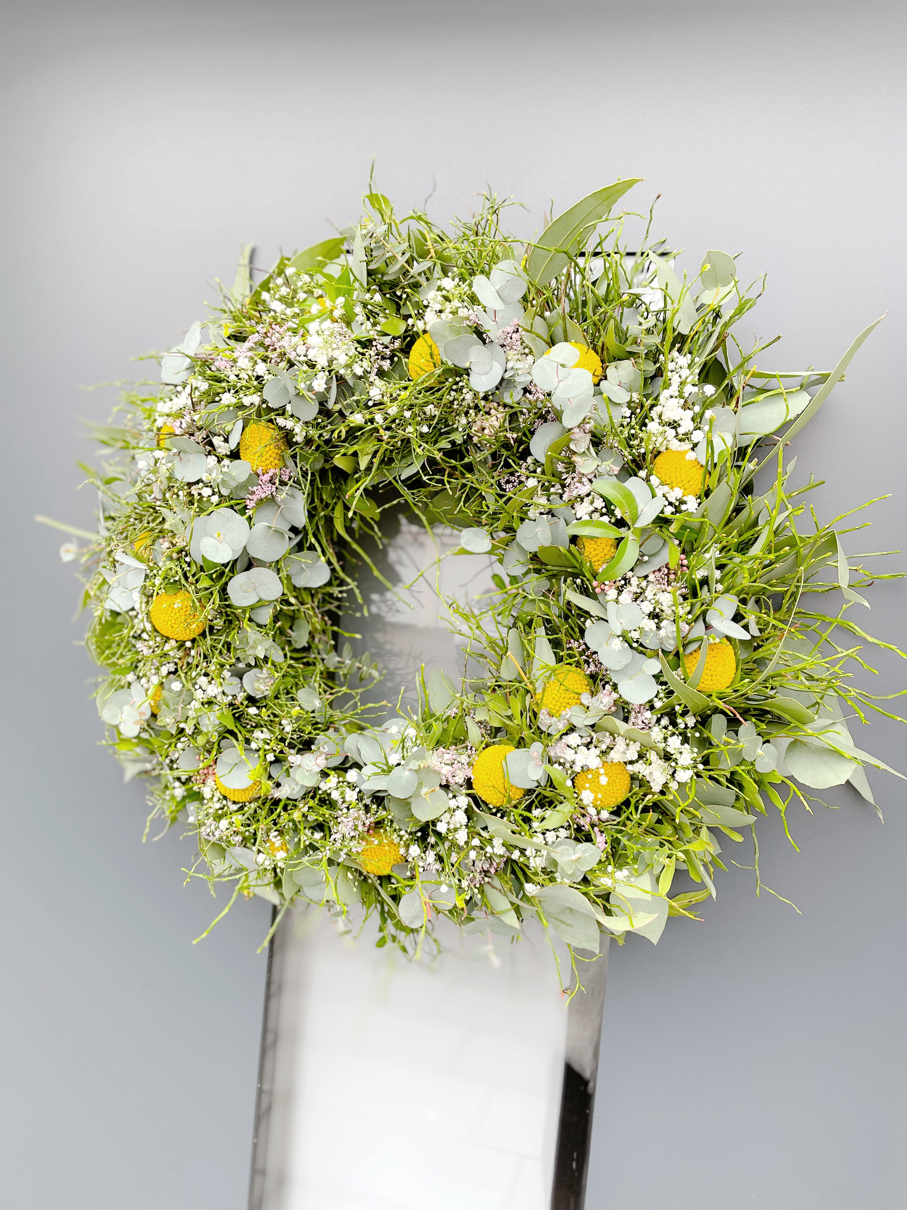 Frühlingskranz »Sonnengruß« – Frisch gebunden mit gelben Highlights