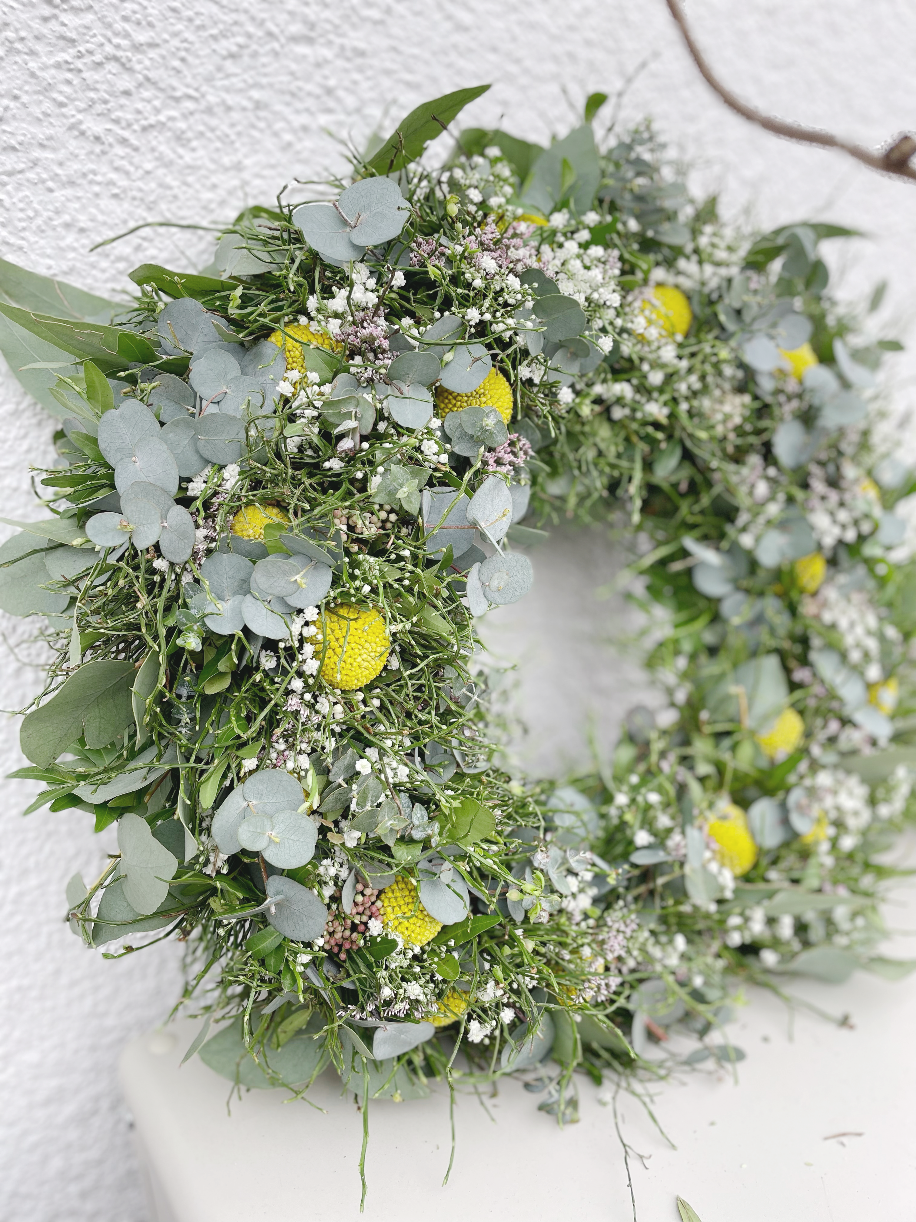 Frühlingskranz »Sonnengruß« – Frisch gebunden mit gelben Highlights