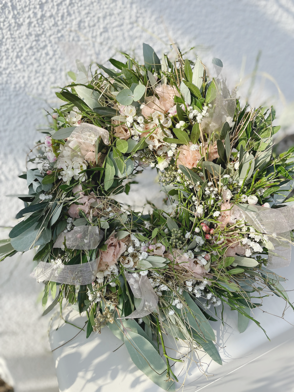 Frühlingskranz »Pfirsichzauber« – Heu-Basis mit zarten Blüten