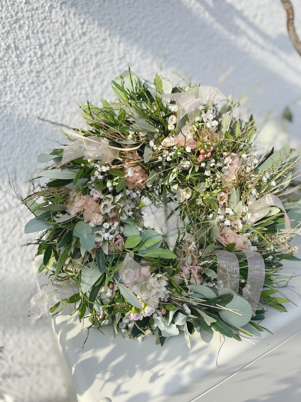 Frühlingskranz »Pfirsichzauber« – Heu-Basis mit zarten Blüten