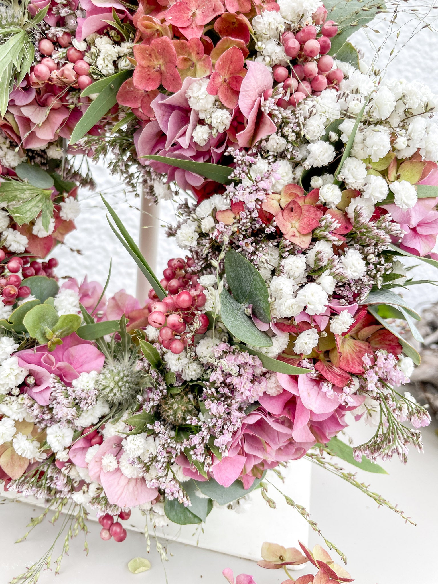 Herbstkranz »Rosé Harmony« – Hortensien, Disteln & Eukalyptus