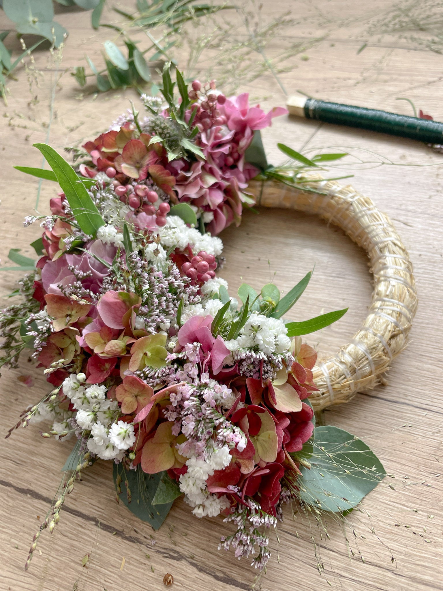 Herbstkranz »Rosé Harmony« – Hortensien, Disteln & Eukalyptus