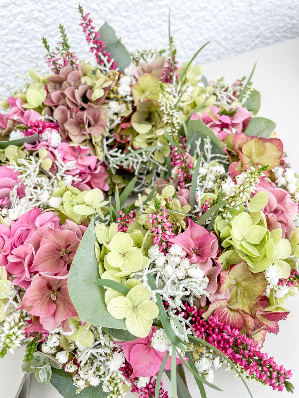 Spätsommerkranz »Late Summer Glow« – Hortensien, Erika & Eukalyptus