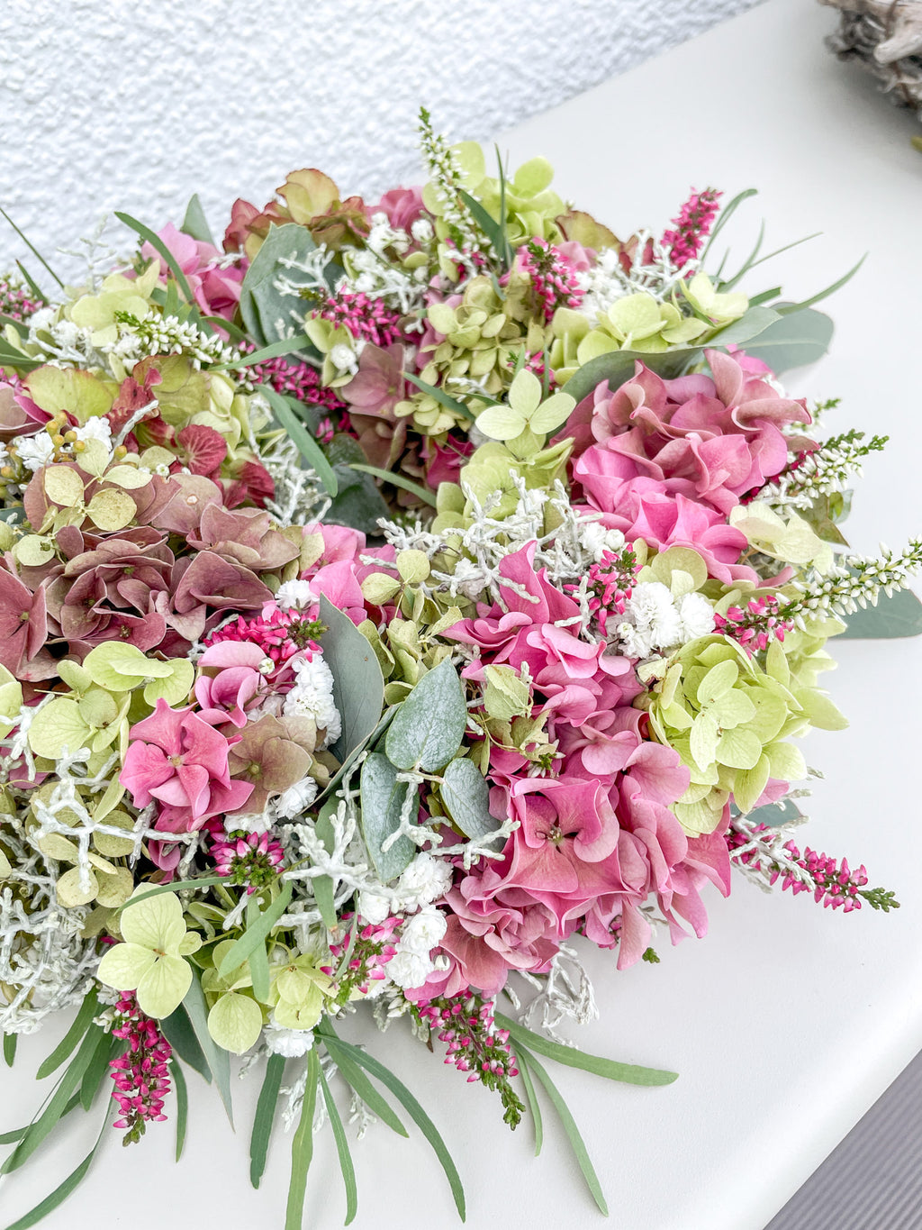 Spätsommerkranz »Late Summer Glow« – Hortensien, Erika & Eukalyptus