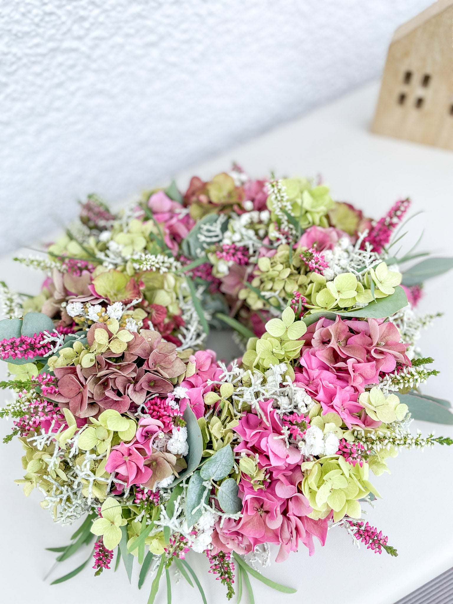 Spätsommerkranz »Late Summer Glow« – Hortensien, Erika & Eukalyptus