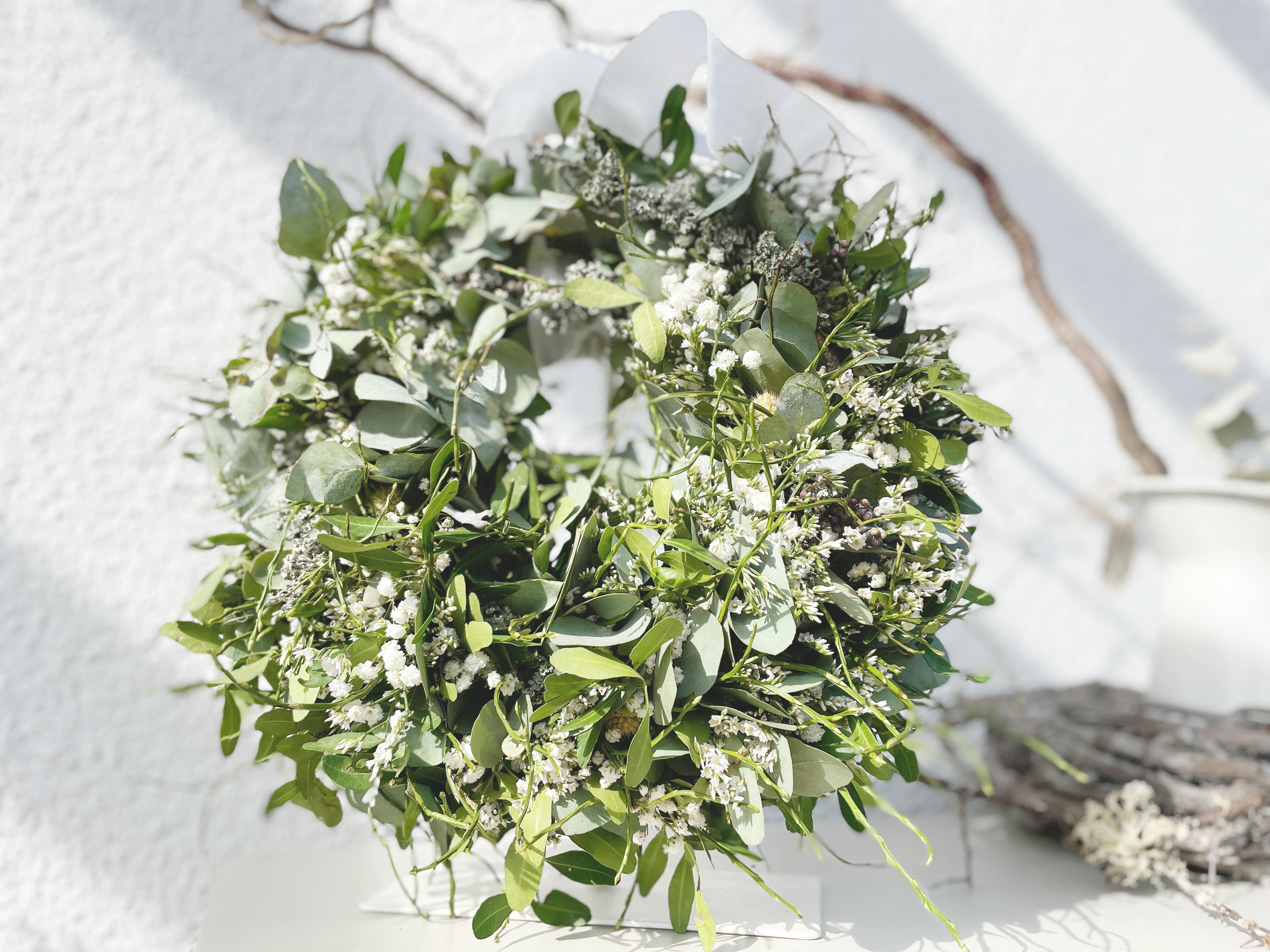 Alltime-Kranz »Naturweiß« – Grüner Kranz mit weißen Blütenakzenten