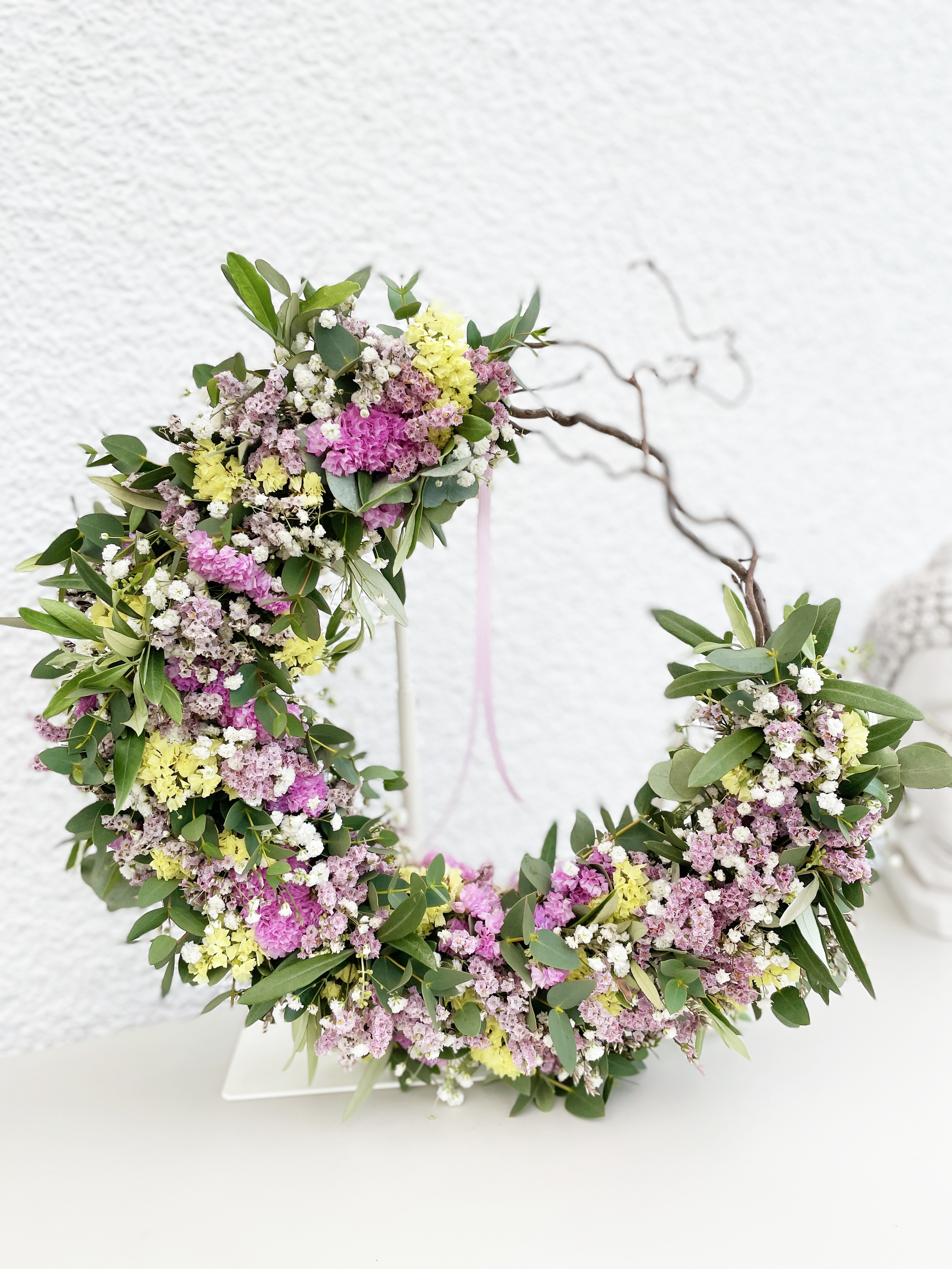 Kranz aus Zweigen »Sommerblüte Unikat« – Eukalyptus, Schleierkraut & Limonium