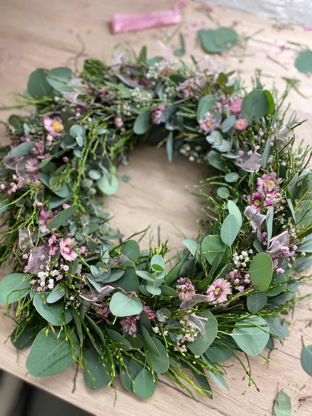 Frühlingskranz »Rosentau« – Frisch gebunden in zarten Rosatönen