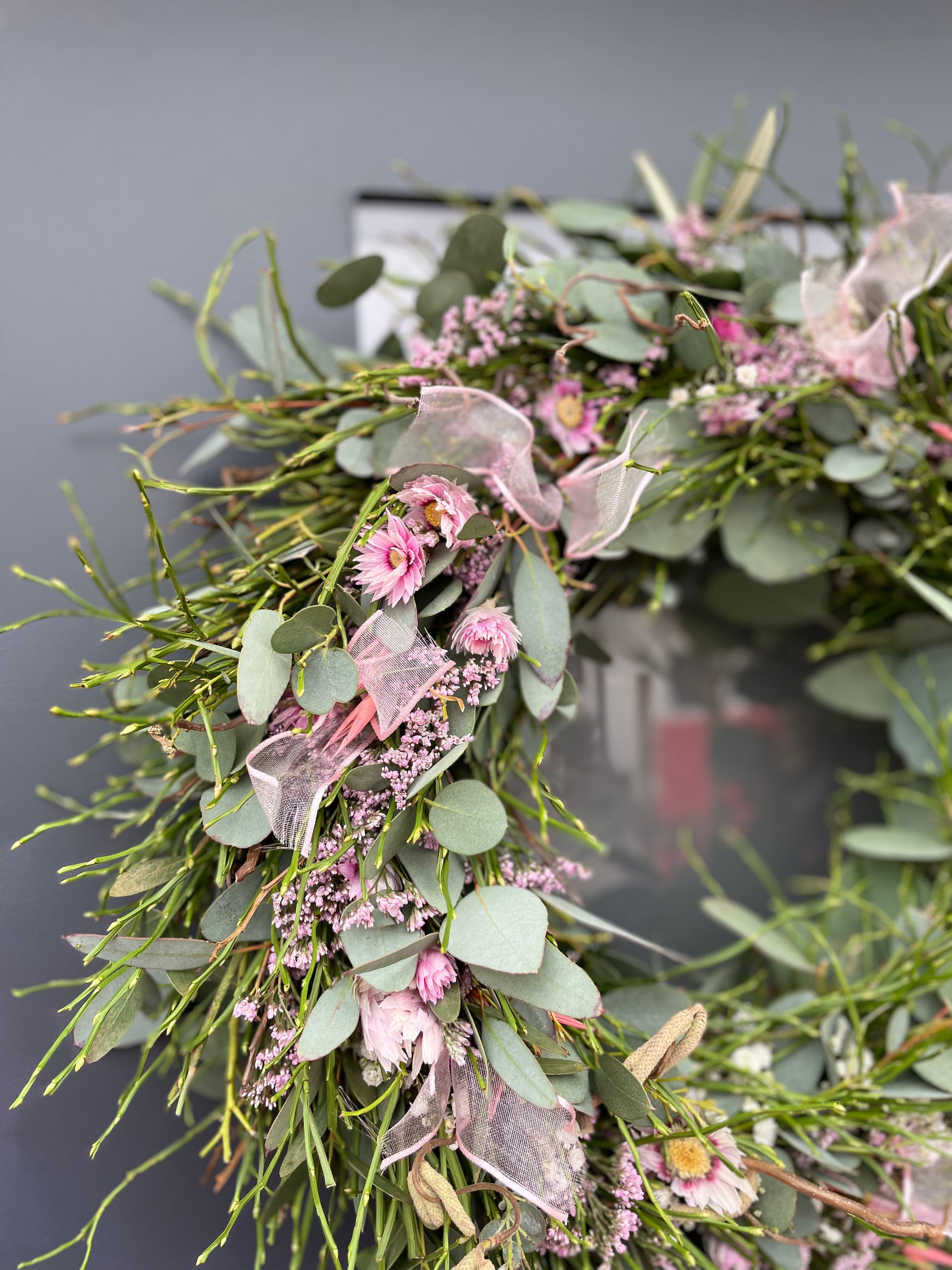 Frühlingskranz »Rosentau« – Frisch gebunden in zarten Rosatönen