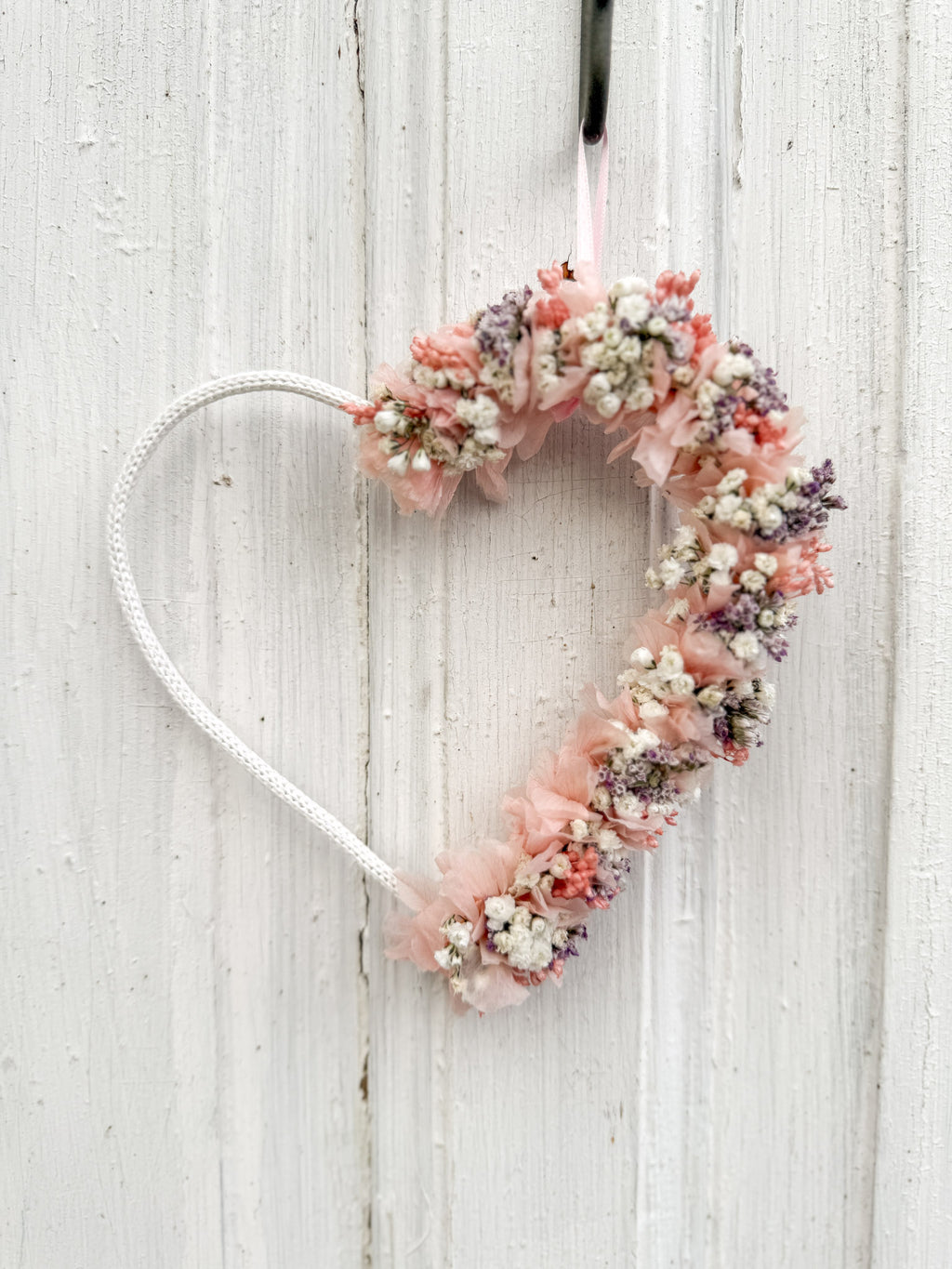 Halb gebundenes Blumenherz »Blüten-Herz 1/2« in Rosé, zum Aufhängen