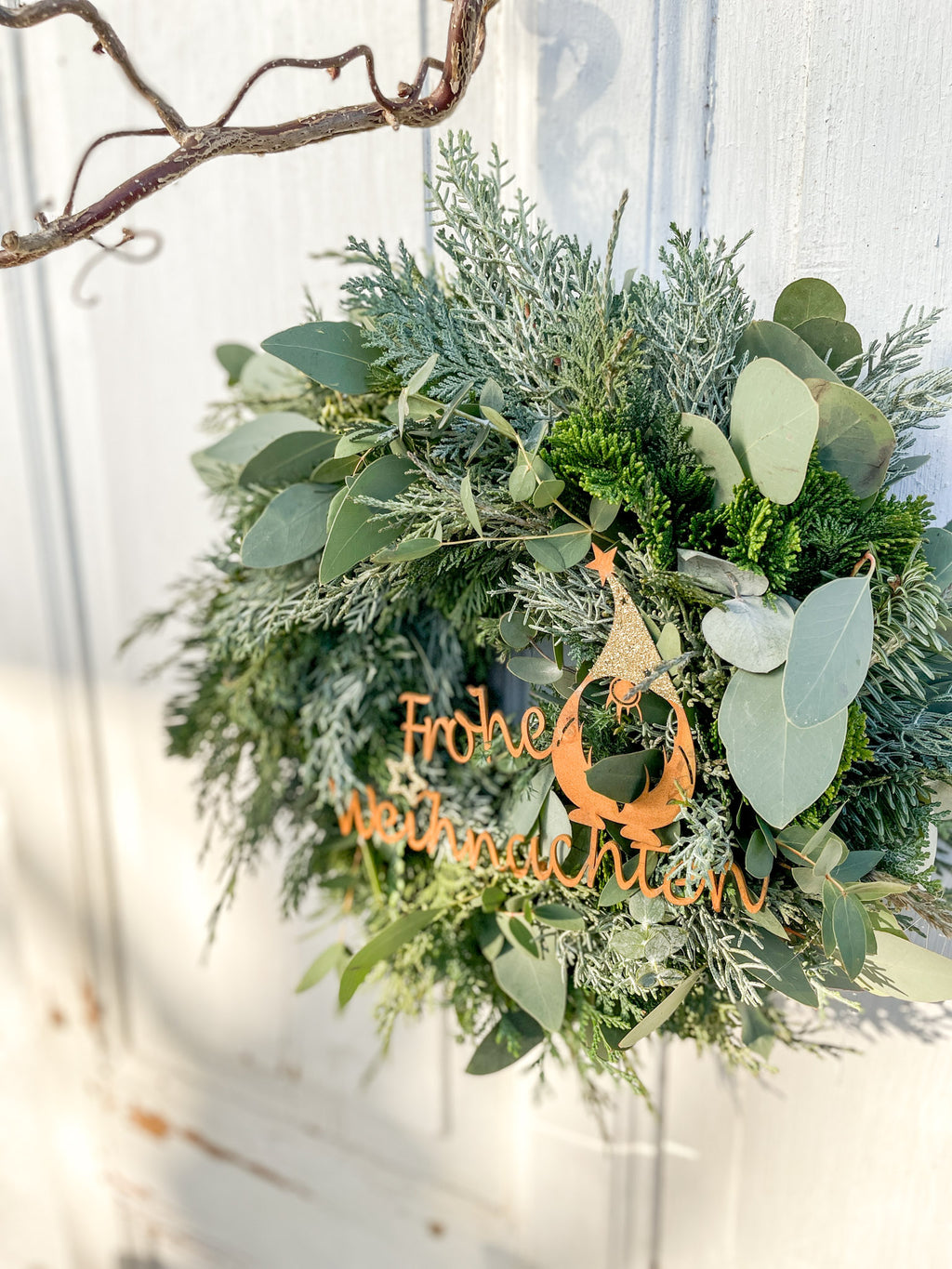 Winterkranz Frohe Weihnachten, Eukalyptus & Koniferengrün, rostiger Metall-Schriftzug, Winterwichtel, Goldglitzer, S/M/L, handgefertigt