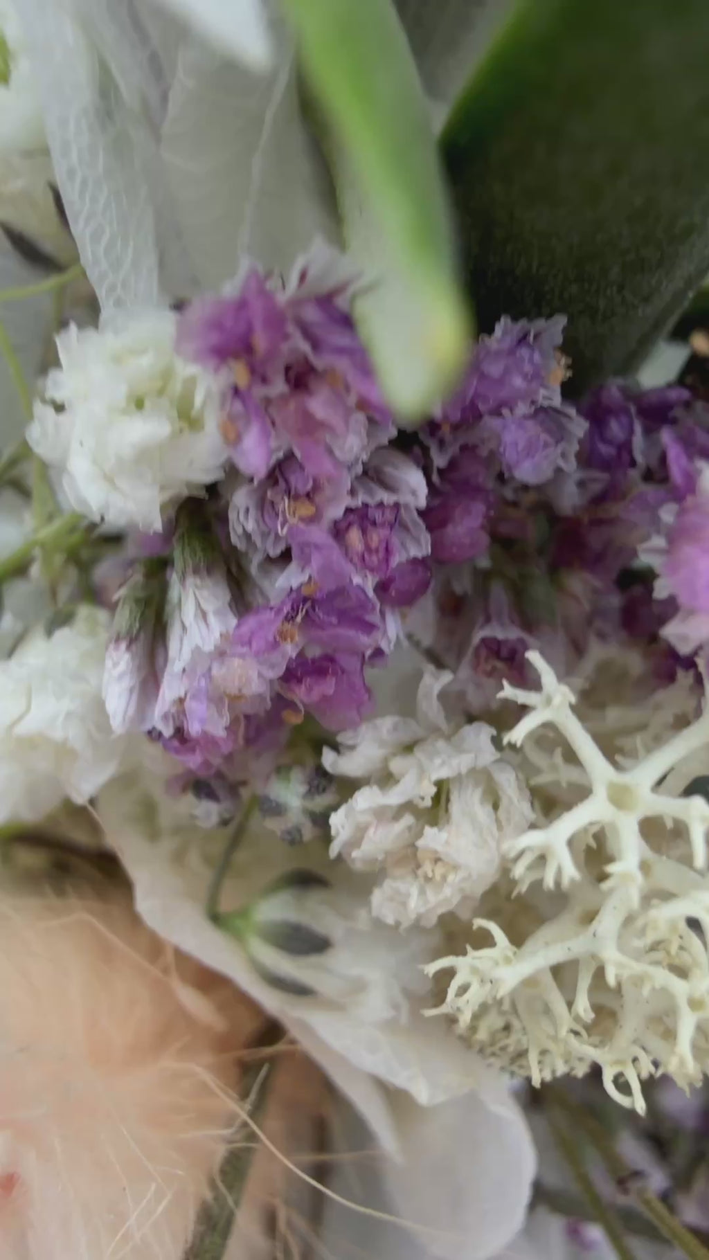 Hochformat Video Blumenring mit Rosé-Blüten und Eukalyptus