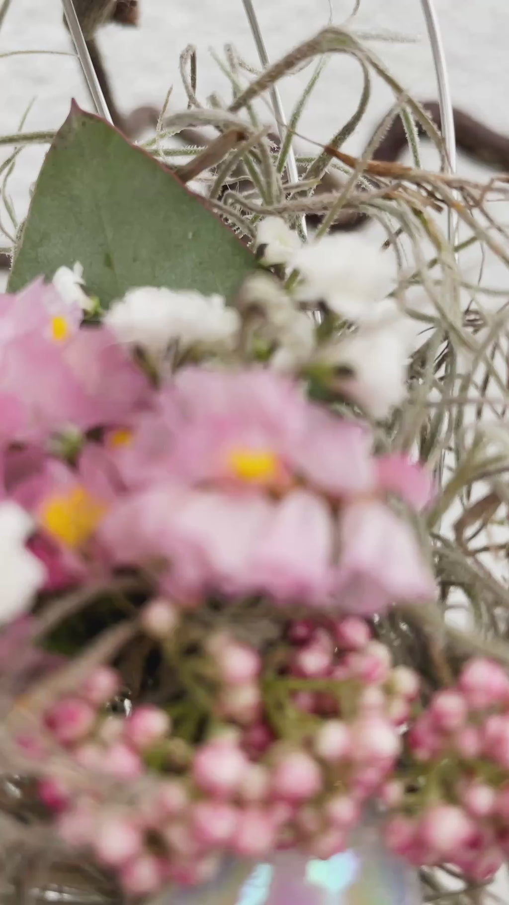 »Blütenherz« - handgeformt & mit frischen Blumen bestückt